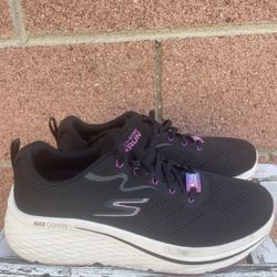 Women’s Sketchers Size 9
