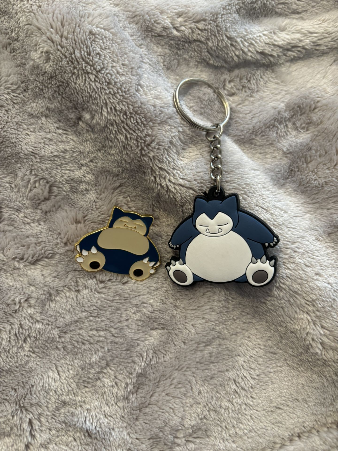 Snorlax Pokemon Keychain And Pin Bundle Set