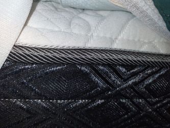 * NEEDS NEW HOME FAST* NEW FULL SIZE MATTRESS & BOX SPRING - FIRMl