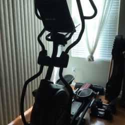 Like New Sole E35 Eliptical Machine