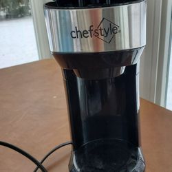 One Cup Chef Style Brand Coffee Maker. Uses K-Cup And Can Use Refillable Filter