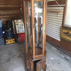 6 Sided Curio Cabinet,6 ft high , 25” Wide 3 glass shelves in top section and wood door on bottom….item Located In Smithtown 