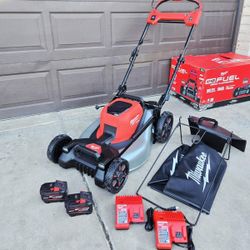 Milwaukee 18V FUEL 21in Self Propelled Lawn Mower KIT w/ (2) 12Ah Forge Batteries & (2) chargers