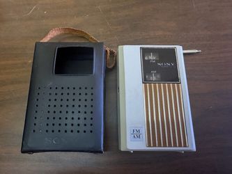 Vintage Sony Radio 8 -transistor AM/FM With Case Tested