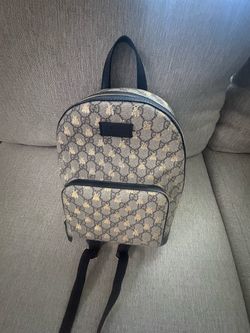 Gucci GG Supreme Bee Print Backpack