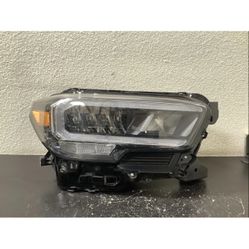 2020 2021 2022 2023 TOYOTA TACOMA FULL LED  HEADLIGHT  RIGHT Used OEM