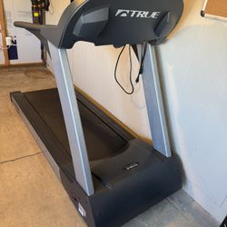  TREADMILL / TRUE PERFORMANCE SERIESi