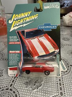 Johnny Lightning 1969 Chevy Camaro Z28 1:64 Scale