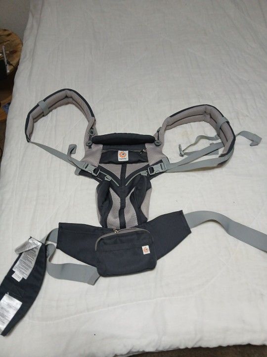 ERGOBABY PRATICAL BRAND NEW