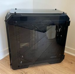 Thermaltake View 71 RGB 4-Sided Tempered Glass Vertical GPU Mount