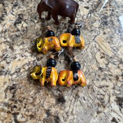 Tablecloth Holders For 7 G Carb Elephant And One Large Elephant Carve Out Of Wood