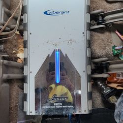 Lanzar Amplifier 2400 Watts