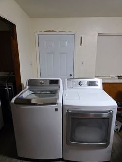 LG WASHER AND DRYER NOT MATCHING SET BOTH ELECTRIC XL CAPACITY 5.3 CU CLEAN AND DESINFECTED DELIVERY AVAILABLE FOR EXTRA FEE