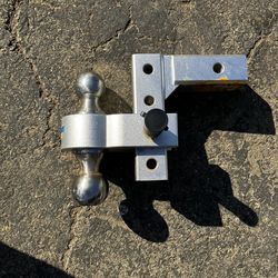 Adjustable ball hitch