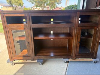 Tv stand / entertainment center