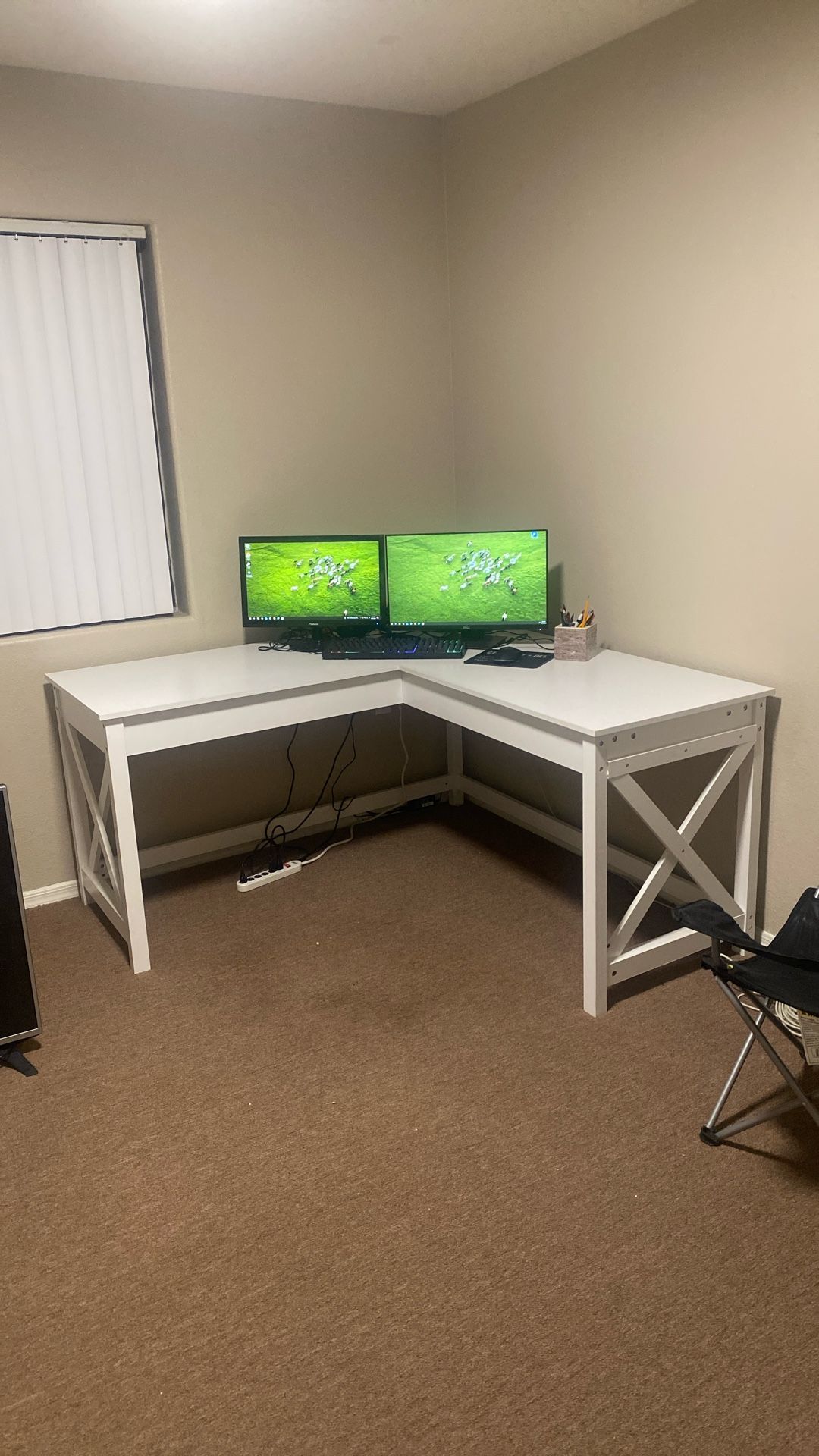 White Computer Desk / Willing To Negotiate
