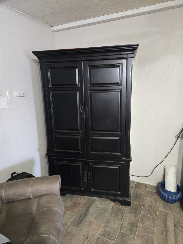 Havertys Armoire