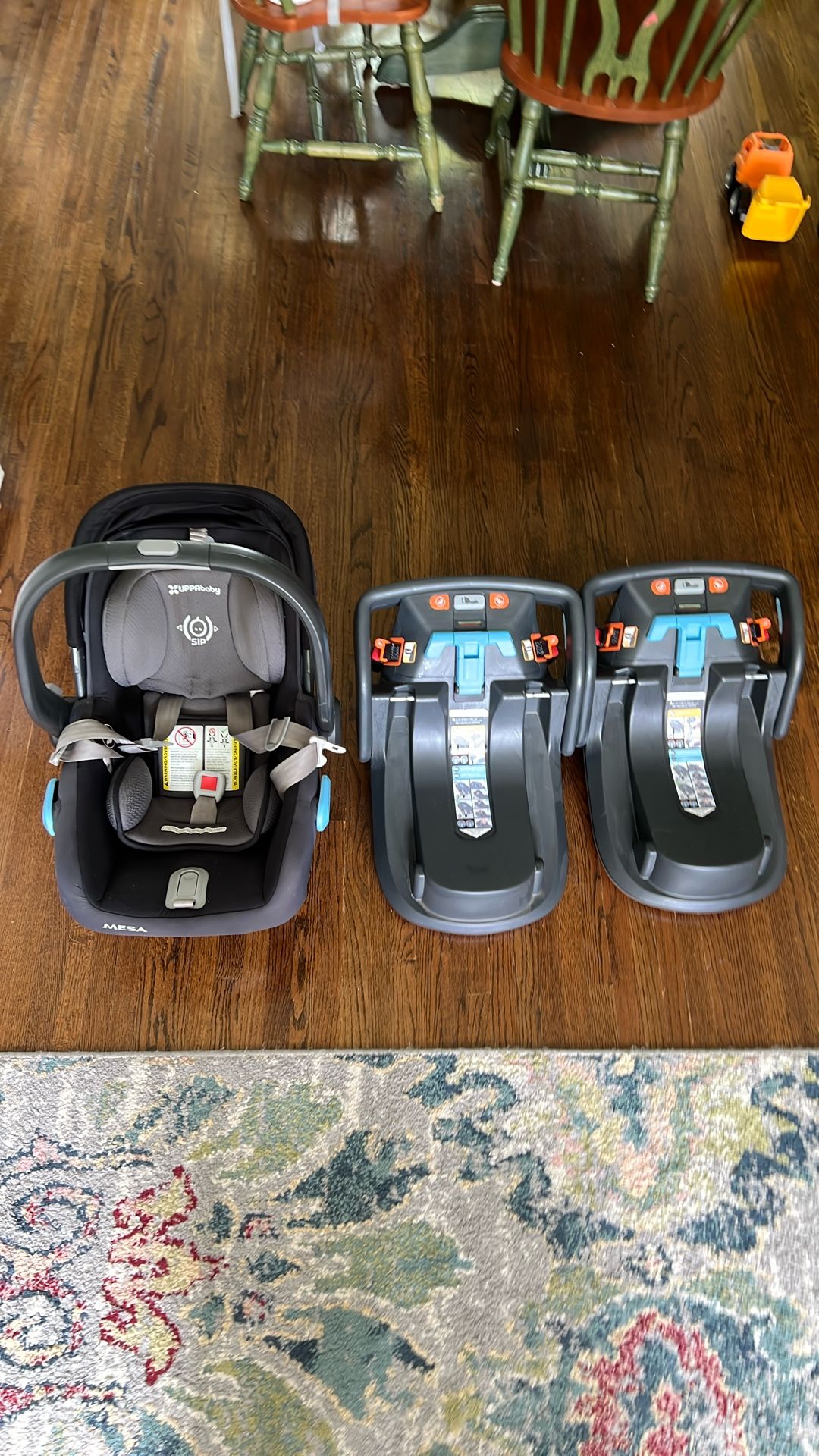 Uppababy Mesa Car Seat With Extra Base