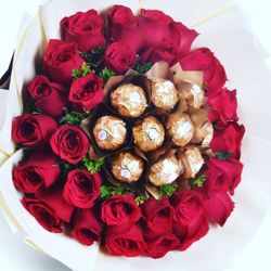 Roses/rosas/flower arrangement