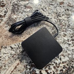 USB C Charger For iPhone, MacBook And Samsung Devices 