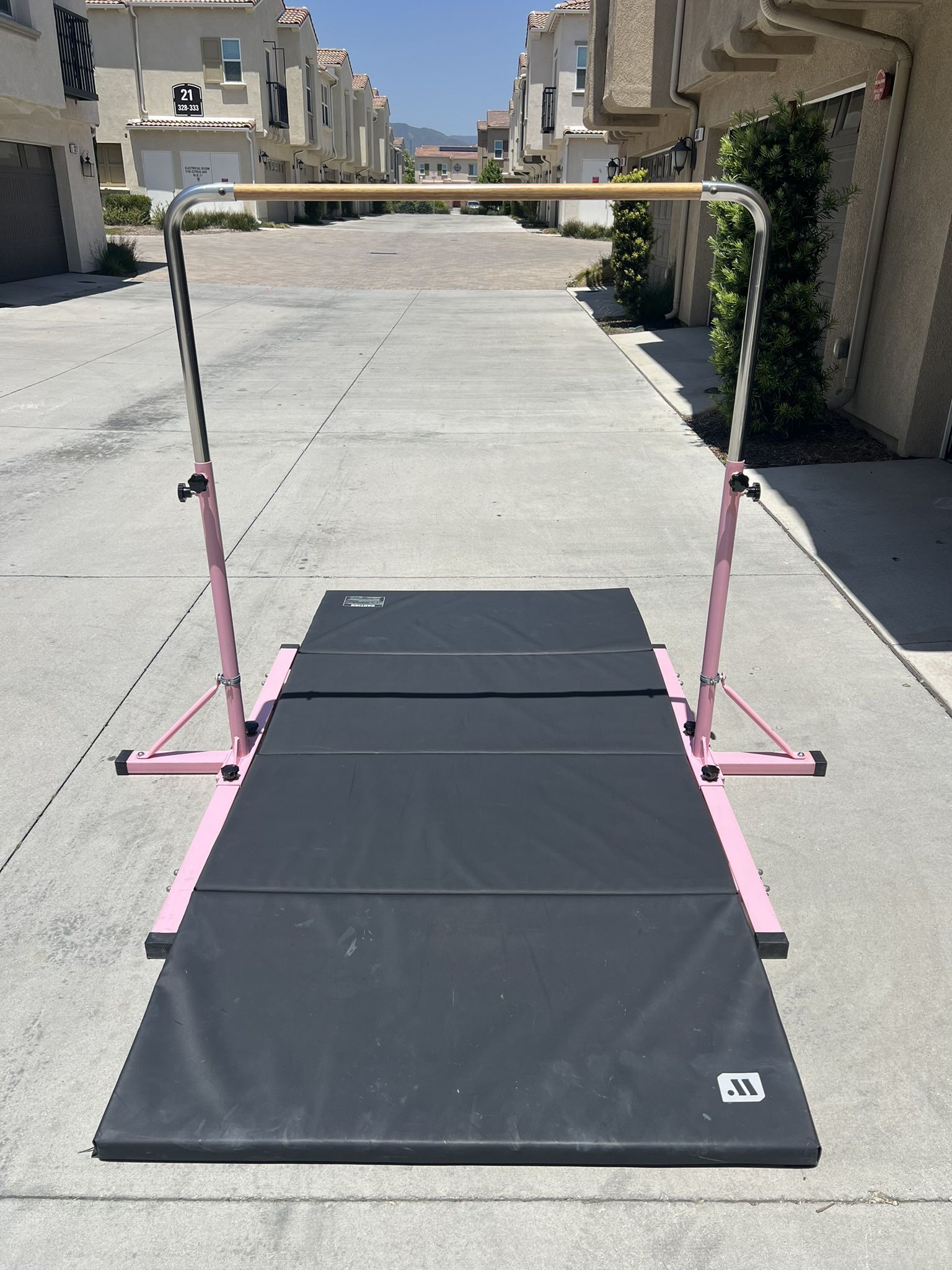 Gymnastics Training Bar With Tumbling Mat - Height Adjustable 3' to 5'