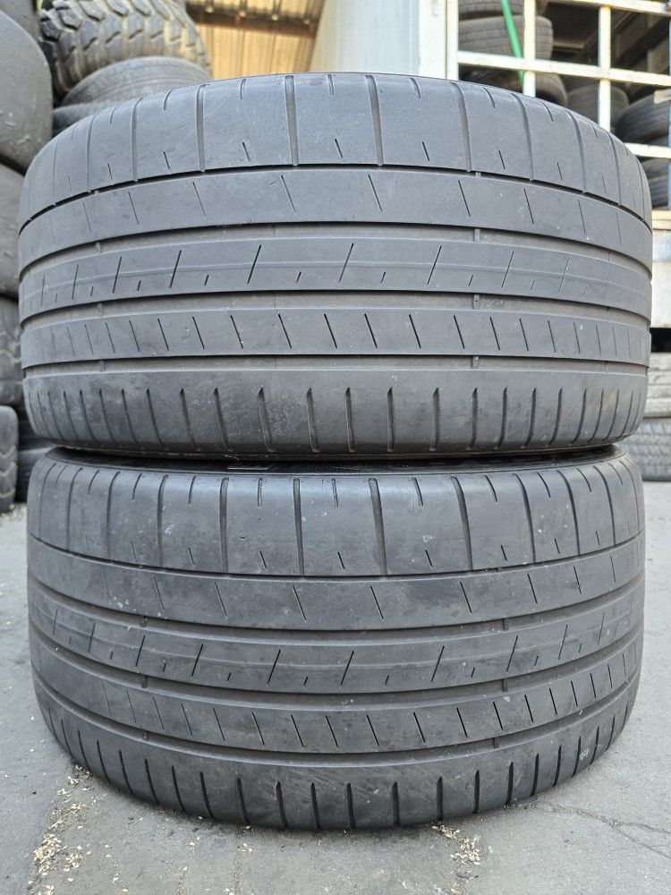 (2) 285 35 20 Pirelli Tires