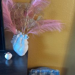 Heart Vase With Feathers 