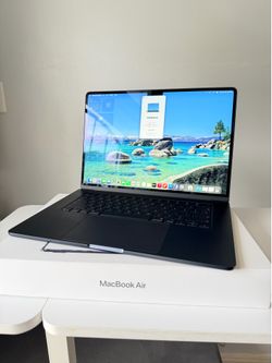 Apple MacBook AIR 2026 M5 15” 16GB 512GB Midnight Mint Condition