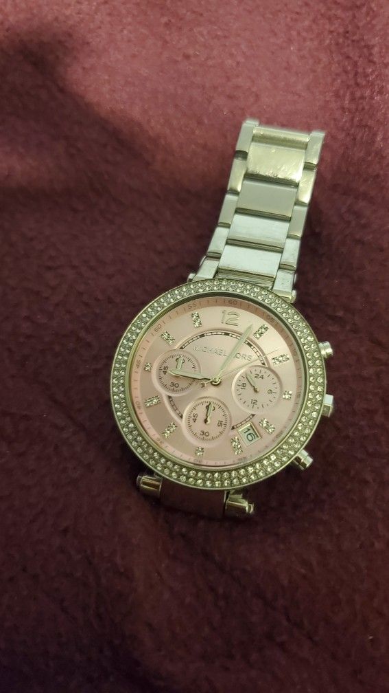 Michael Kors MK6105 Women Silver Stainless Steel Analog Dial https://offerup.com/redirect/?o=UXVhcnR6Lk5ldw== Japanese battery.