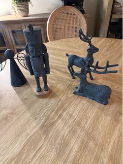 Lot of 4 Christmas Curated Timeless Decor Pieces 🎄