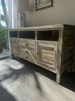 Real wood table in perfect conditions