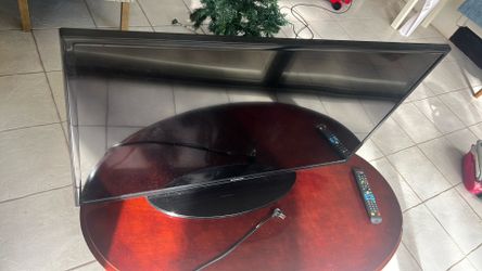 Samsung 40” LED TV (Model UN40H5201AF) - Refurbished - With Remote - $50 OBO