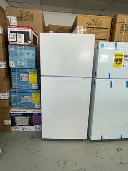 Crosley 30” 18.1 Cu Ft Capacity Top Freezer Refrigerator White