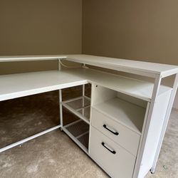 Desk Good Conditions 