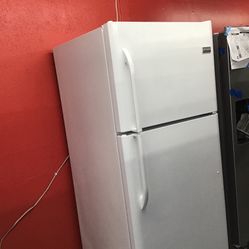 Frigidaire 18 Cu Ft Top And Bottom Fridge. 1 Year Warranty 