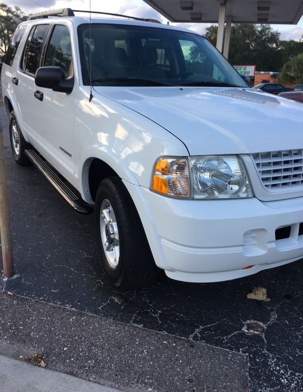 2005 Ford Explorer $2200