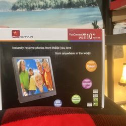 PixStar (instantly Receive Photos From Loved Ones From Anywhere In The World)