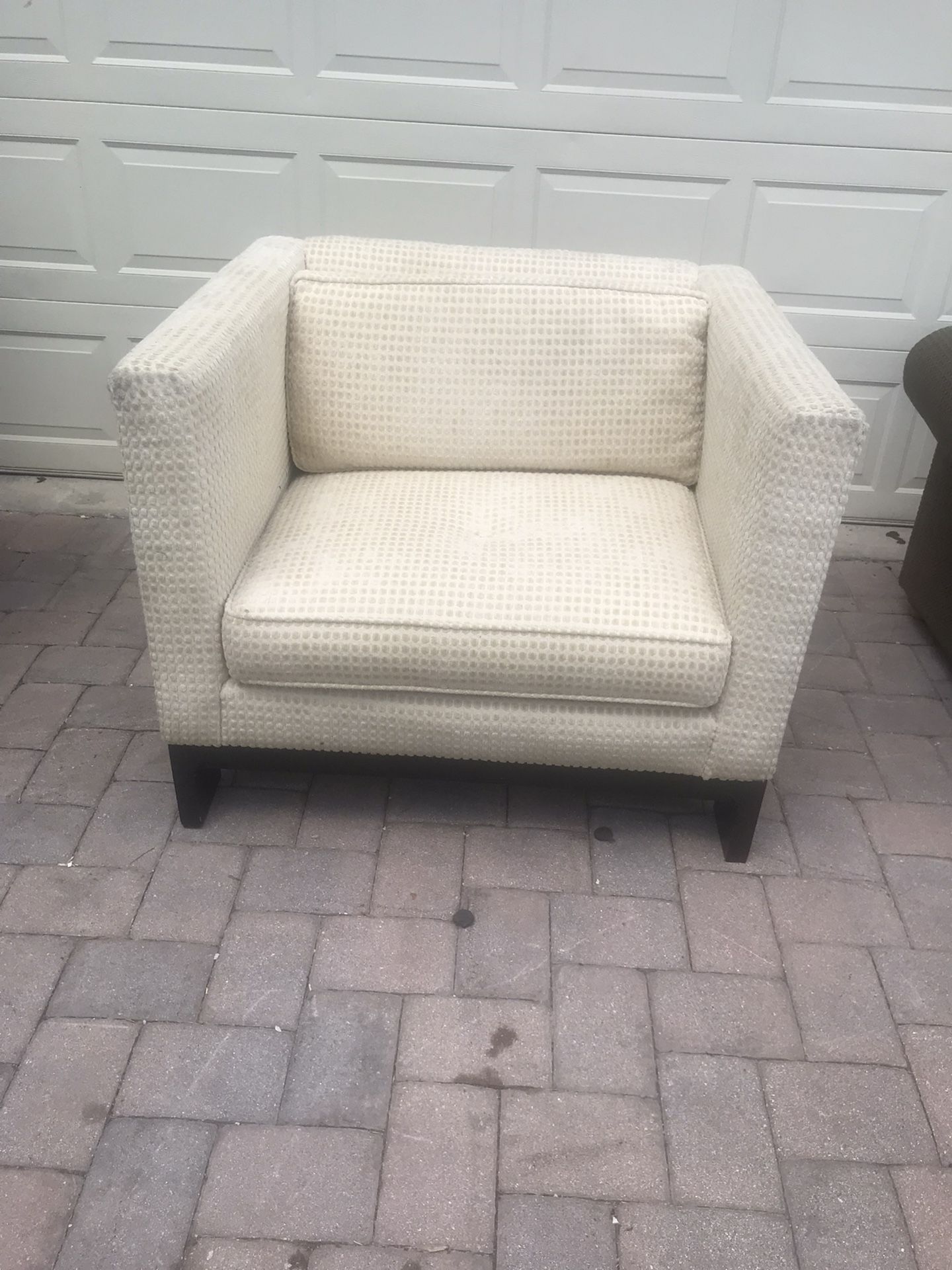 Sofa King Comfortable Beige Oversized Sofa Chair For Sale! Free Local Delivery 🚚