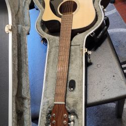FENDER ACOUSTIC ELECTRIC 12 STRINGS GUITAR MODEL CD-60SCE  MADE IN INDONESIA DREINAUGH NATURAL COLOR. 