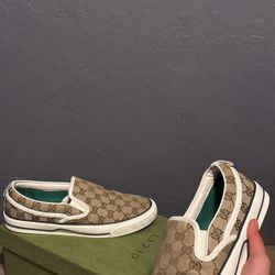 Guccis 