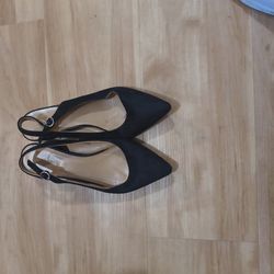 Women's Shoe Banana Republic Black,size 8 used.