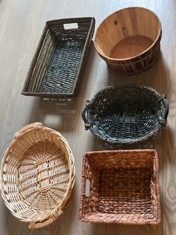 5pc Wicker Storage & Gift Basket Lot - Very Good Condition