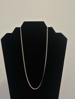 Cadena de oro de 10k, es sólida. / 10k gold chain, it's solid.