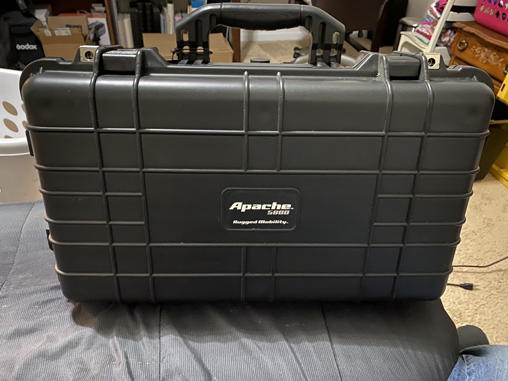 Apache Rugged Rolling Carry On Case