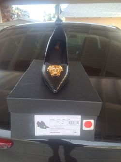 Versace Vitello Medusa Pump
