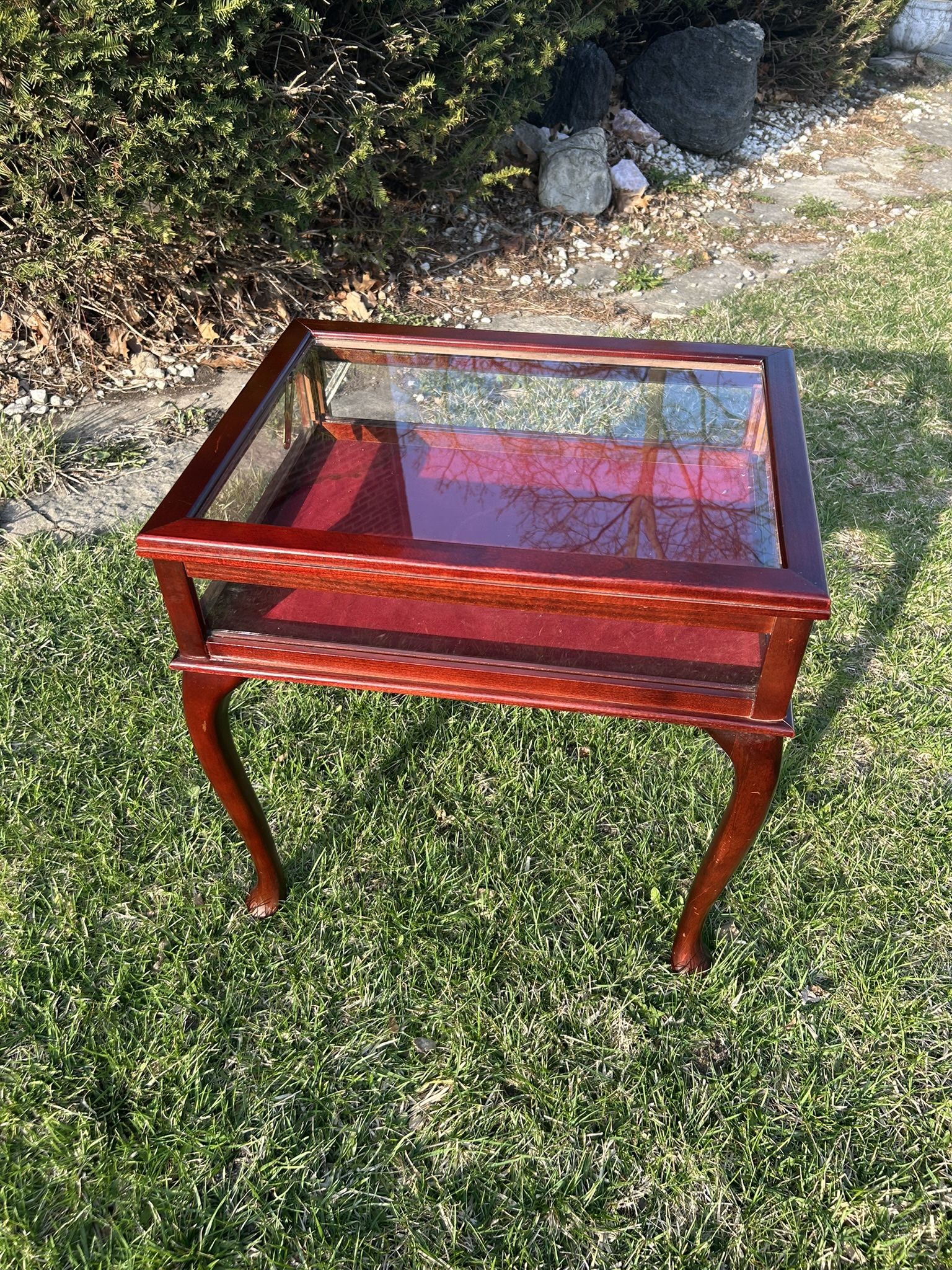 Vintage Queen Anne Wood (Mahogany) & Glass Display Curio Side Table