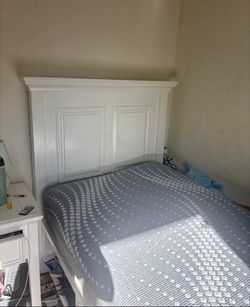 🤍 Twin Size Bed frame and Mattress with drawers