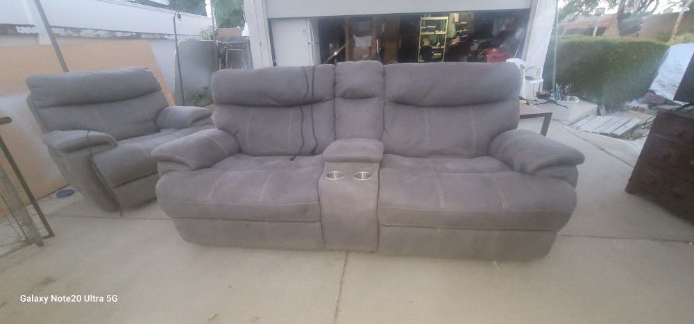 Beautiful 3 Recliner Set 