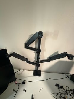 Triple monitor mount