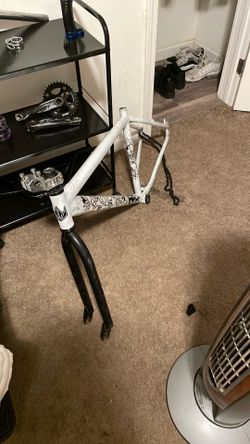 throne white chad 29er